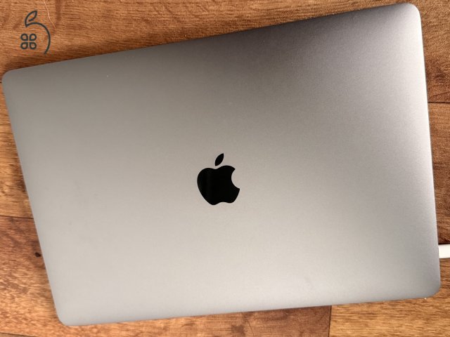 MacBook Pro 13” (2016) + Védőtok + Eredeti Csomagolás