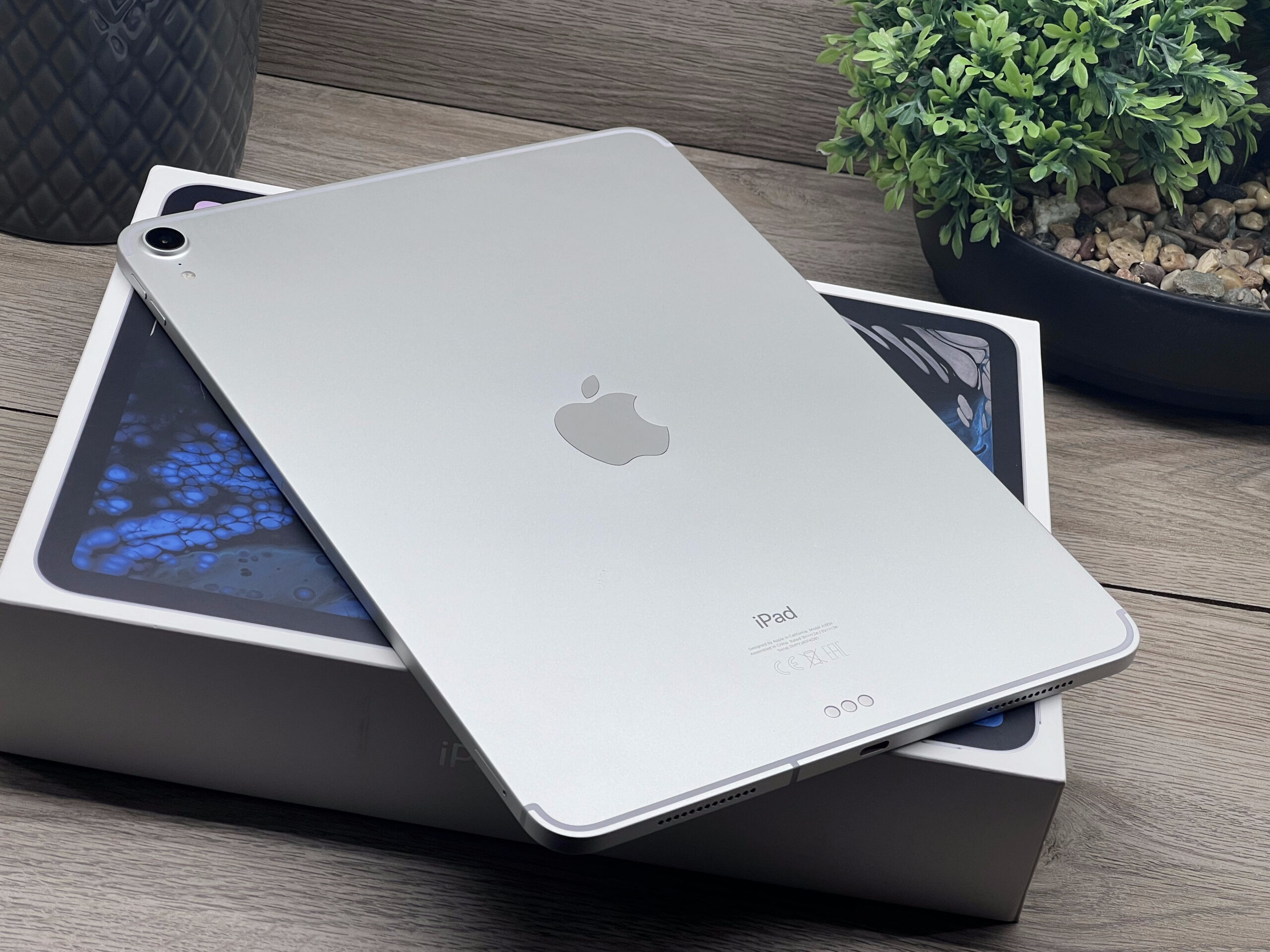 Hibátlan iPad Pro 2018 11″ Silver 64GB 2 ÉV Garanciával Számlával 90% Akku