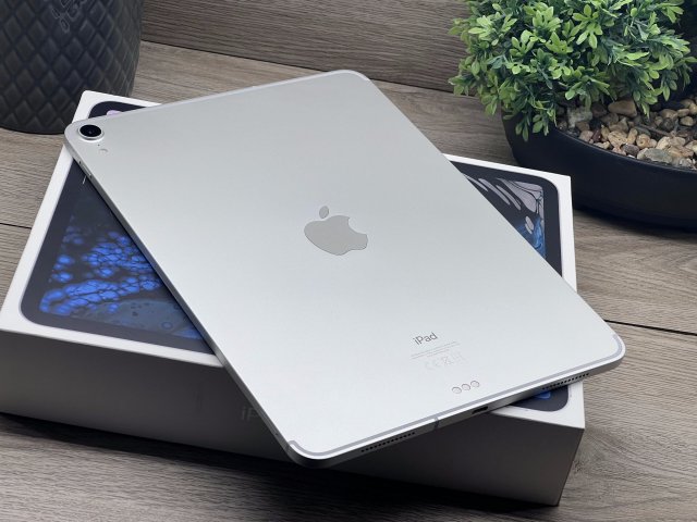 Hibátlan iPad Pro 2018 11″ Silver 64GB 2 ÉV Garanciával Számlával 90% Akku