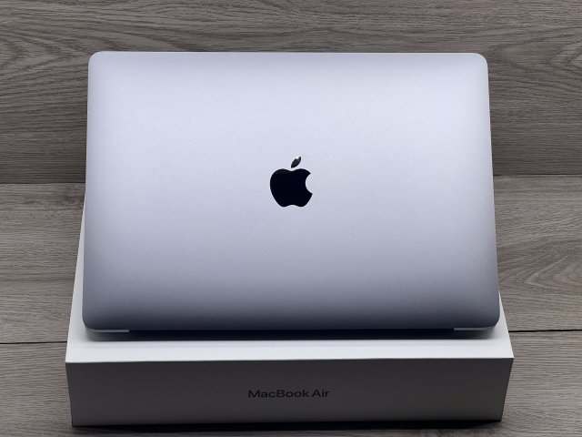 Hibátlan MacBook Air 2020 M1 13”256GB 2 ÉV Garanciával Számlával 92% Akku