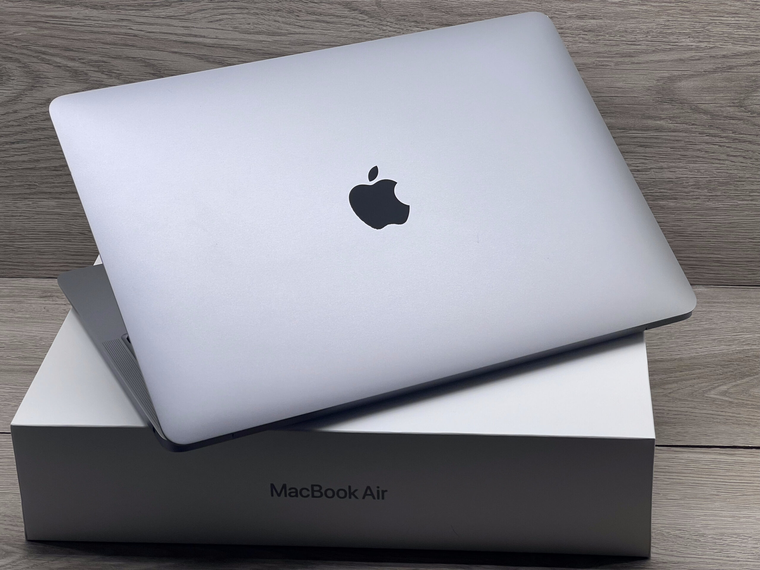 Hibátlan MacBook Air 2020 M1 13”256GB 2 ÉV Garanciával Számlával 92% Akku