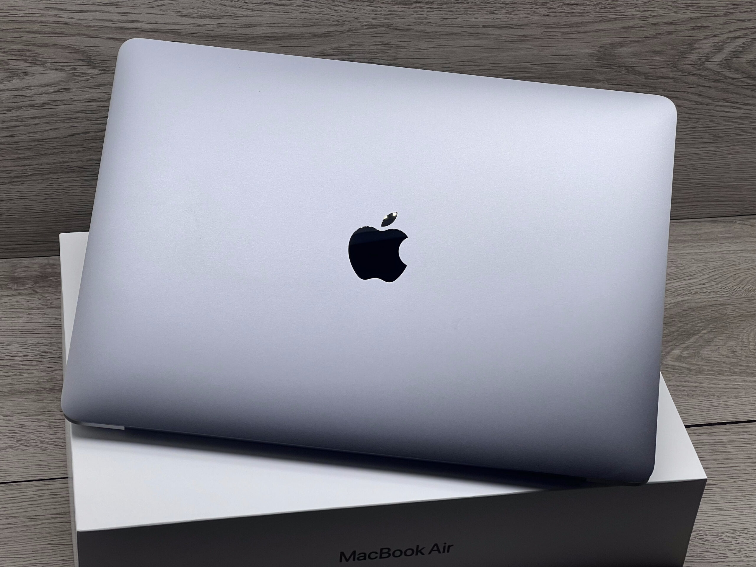 Hibátlan MacBook Air 2020 M1 13”256GB 2 ÉV Garanciával Számlával 92% Akku