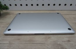 Apple MacBook Pro 15” (2018) – 6 magos i7 + Radeon 4 GB, Retina kijelző, gyors SSD – Használt, szép állapot – 63 ciklus / 80% akku – 3 hónap garancia