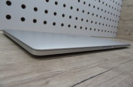 Apple MacBook Pro 15” (2018) – 6 magos i7 + Radeon 4 GB, Retina kijelző, gyors SSD – Használt, szép állapot – 63 ciklus / 80% akku – 3 hónap garancia