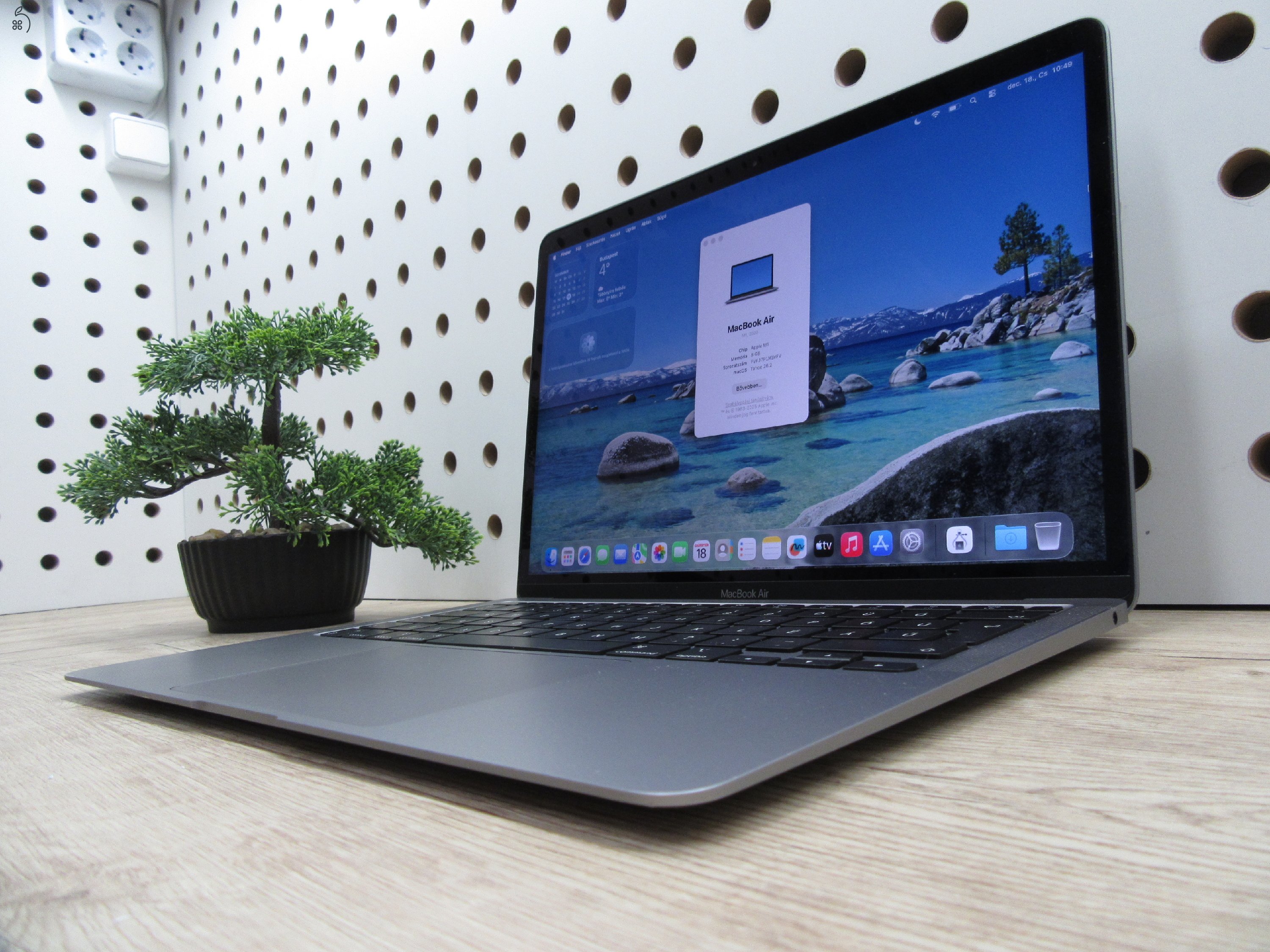 Apple MacBook Air 13” (2020, M1) – Pehelykönnyű, brutál gyors, akár 15 óra üzemidő – 8 GB RAM – 256 GB SSD – Használt, szép állapot – 175 ciklus / 86% akku – 3 hónap garancia