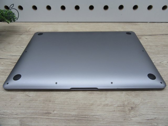 Apple MacBook Air 13” (2020, M1) – Pehelykönnyű, brutál gyors, akár 15 óra üzemidő – 8 GB RAM – 256 GB SSD – Használt, szép állapot – 175 ciklus / 86% akku – 3 hónap garancia