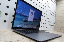 Apple MacBook Air 13” (2020, M1) – Pehelykönnyű, brutál gyors, akár 15 óra üzemidő – 8 GB RAM – 256 GB SSD – Használt, karcmentes – 220 ciklus / 85% akku – 3 hónap garancia