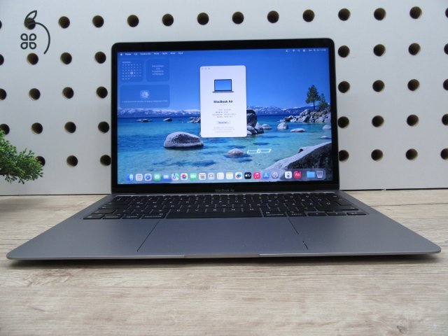 Apple MacBook Air 13” (2020, M1) – Pehelykönnyű, brutál gyors, akár 15 óra üzemidő – 8 GB RAM – 256 GB SSD – Használt, karcmentes – 220 ciklus / 85% akku – 3 hónap garancia