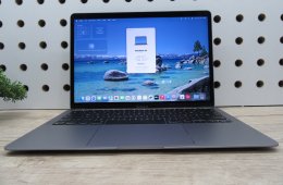 Apple MacBook Air 13” (2020, M1) – Pehelykönnyű, brutál gyors, akár 15 óra üzemidő – 8 GB RAM – 256 GB SSD – Használt, karcmentes – 220 ciklus / 85% akku – 3 hónap garancia