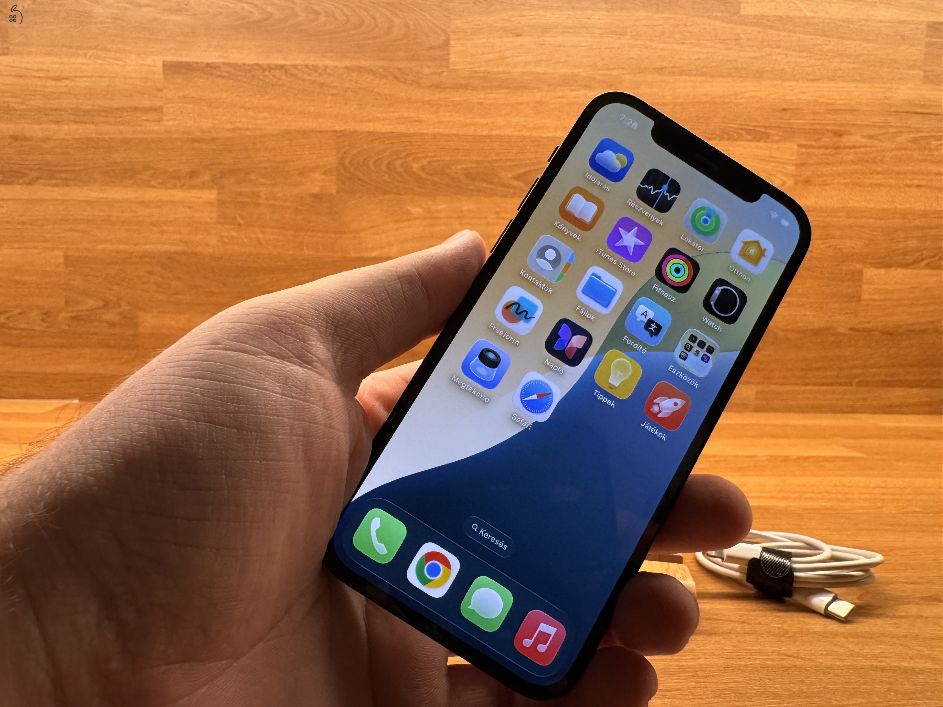 Apple iPhone 12 – fekete, 64 GB