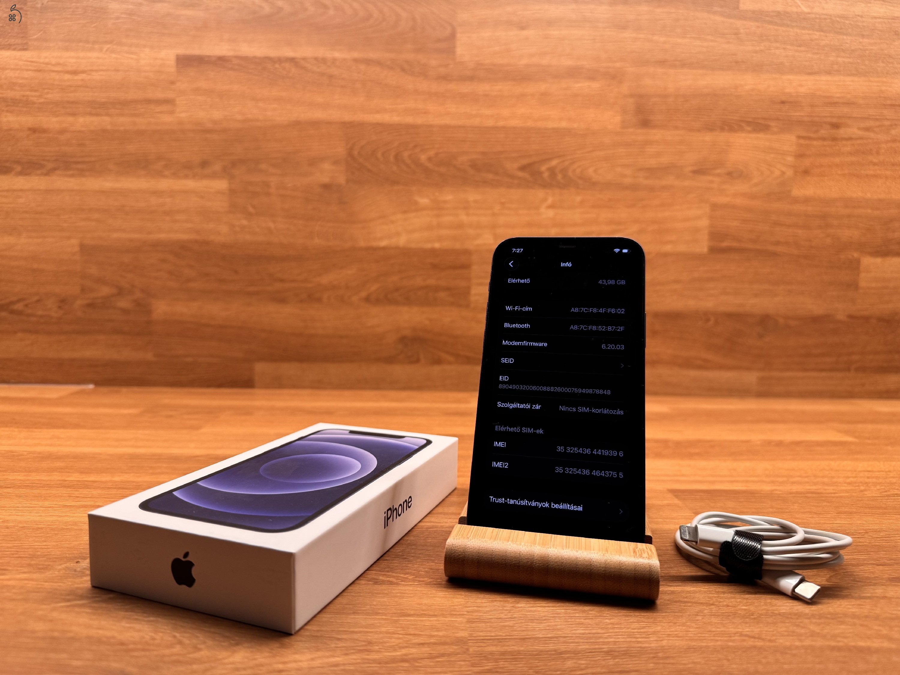 Apple iPhone 12 – fekete, 64 GB