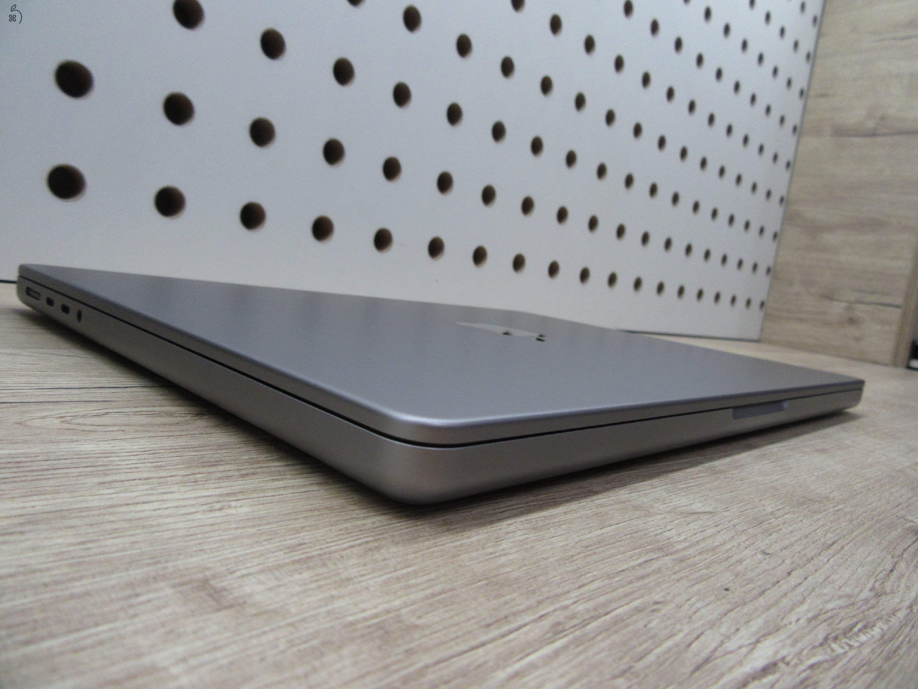 Apple MacBook Pro 14” (2021, M1 Pro) – Liquid Retina XDR élmény, brutál gyors munkagép, 32 GB RAM – 500 GB SSD – Használt, szép állapot – 287 ciklus / 85% akku – 3 hónap garancia