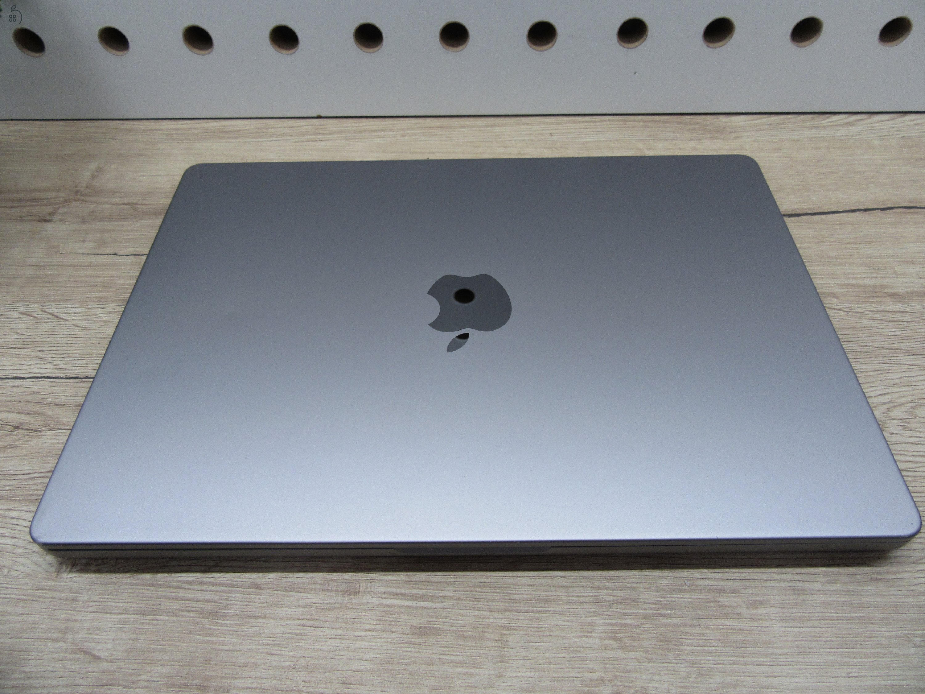 Apple MacBook Pro 14” (2021, M1 Max) – Liquid Retina XDR + ProMotion, brutál GPU erő kreatív munkára – 32 GB RAM – 500 GB SSD – Használt, megkímélt – 254 ciklus / 84% akku – 3 hónap garancia