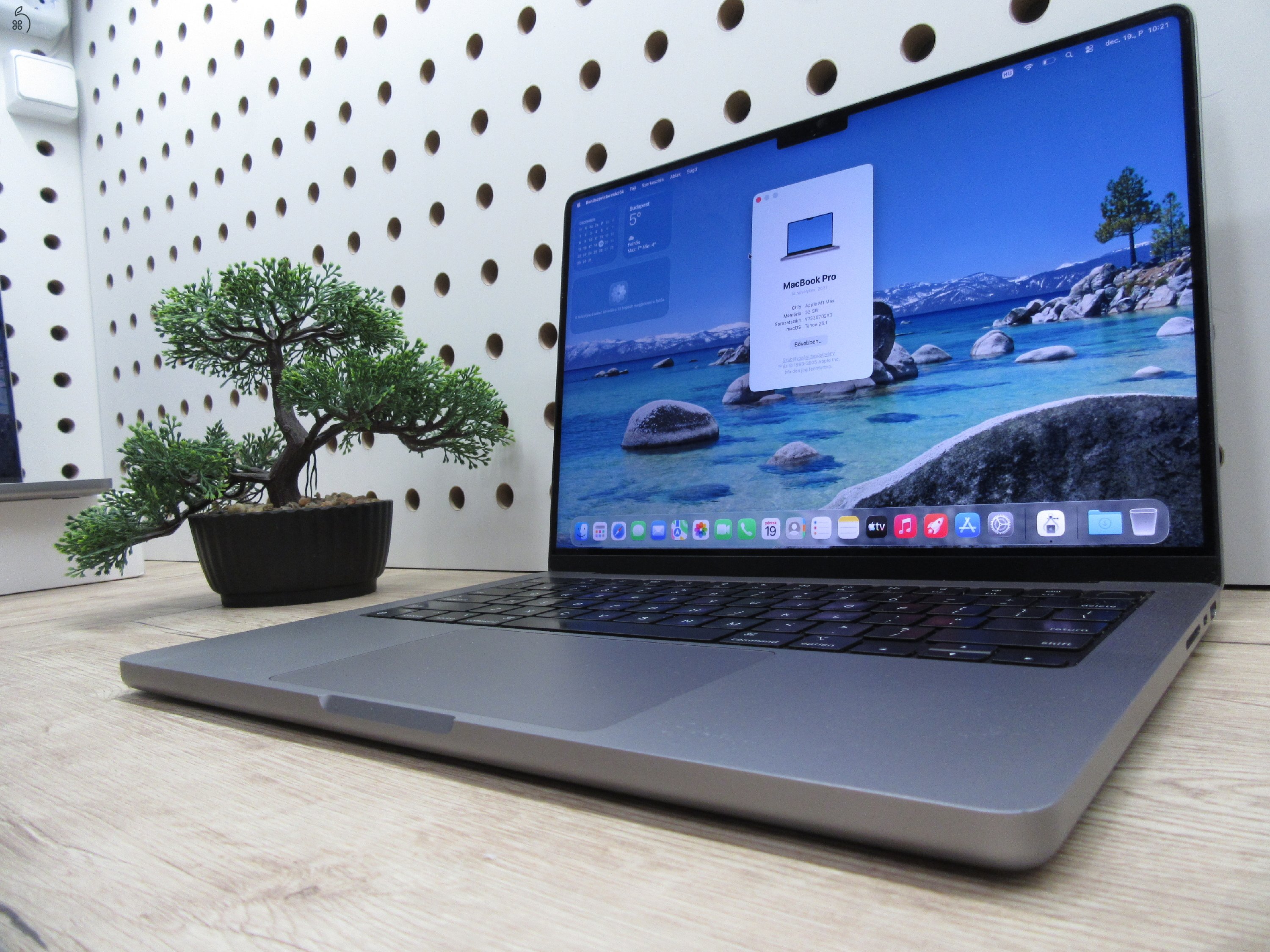 Apple MacBook Pro 14” (2021, M1 Max) – Liquid Retina XDR + ProMotion, brutál GPU erő kreatív munkára – 32 GB RAM – 500 GB SSD – Használt, megkímélt – 254 ciklus / 84% akku – 3 hónap garancia