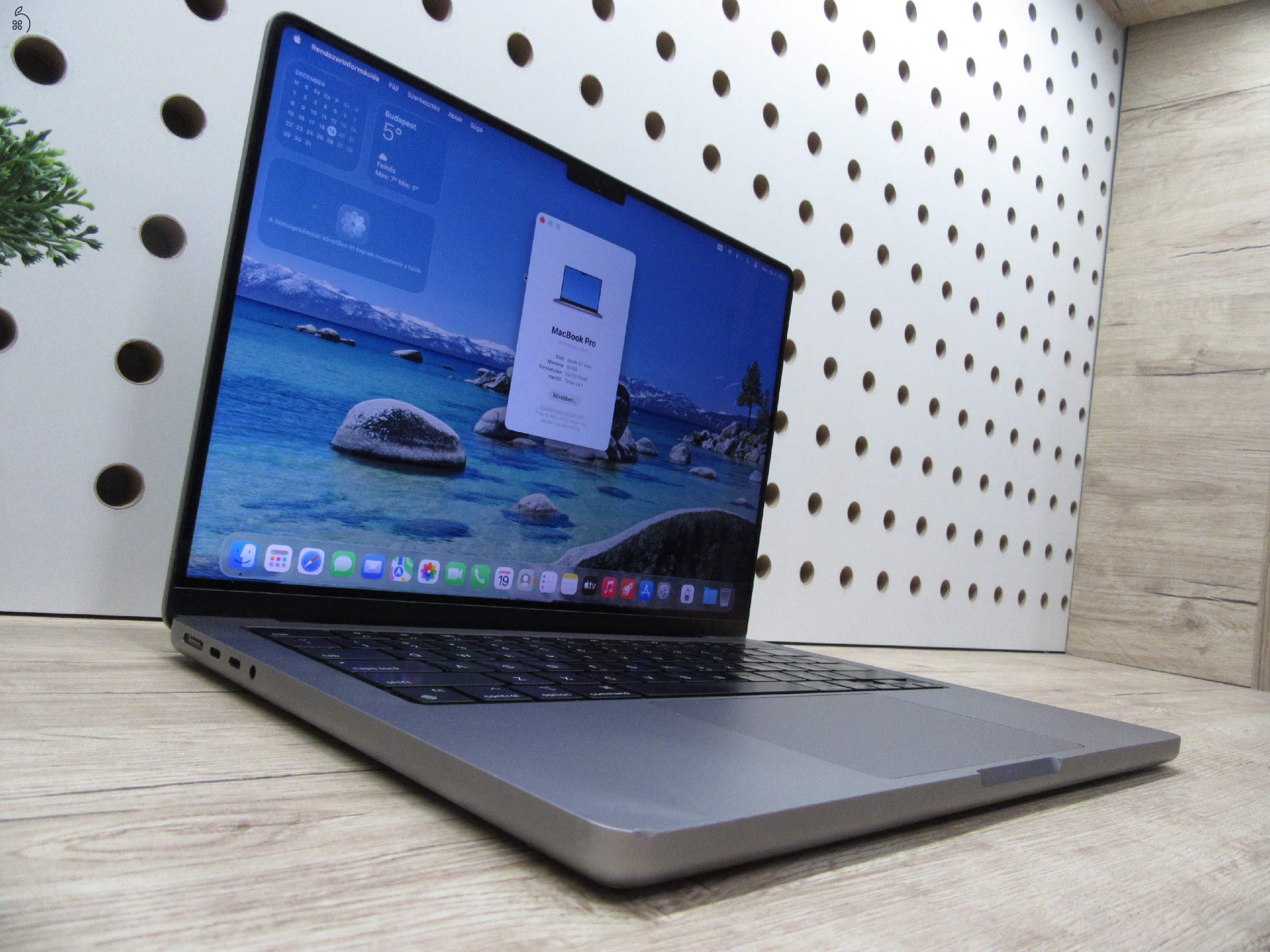 Apple MacBook Pro 14” (2021, M1 Max) – Liquid Retina XDR + ProMotion, brutál GPU erő kreatív munkára – 32 GB RAM – 500 GB SSD – Használt, megkímélt – 254 ciklus / 84% akku – 3 hónap garancia