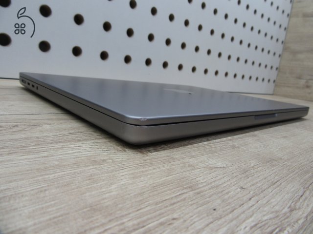 Apple MacBook Pro 14” (2021, M1 Max) – Liquid Retina XDR + ProMotion, brutál GPU erő kreatív munkára – 32 GB RAM – 500 GB SSD – Használt, megkímélt – 254 ciklus / 84% akku – 3 hónap garancia