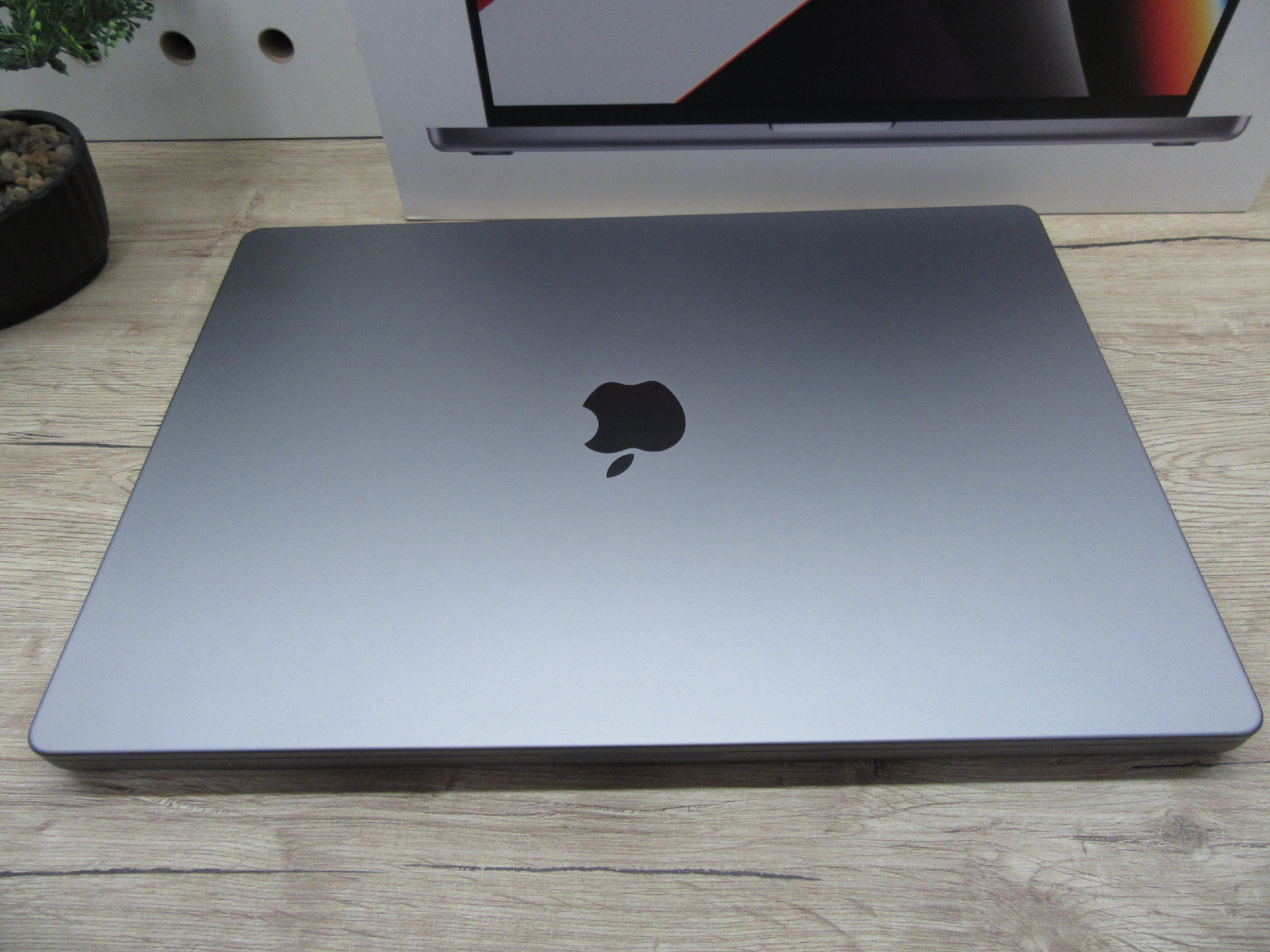 Apple MacBook Pro 16” (2021, M1 Max) – Szinte új állapot, 10 ciklus / 100% akku, Liquid Retina XDR + ProMotion, brutál teljesítmény – 32 GB RAM – 500 GB SSD – Használt, újszerű – 3 hónap garancia