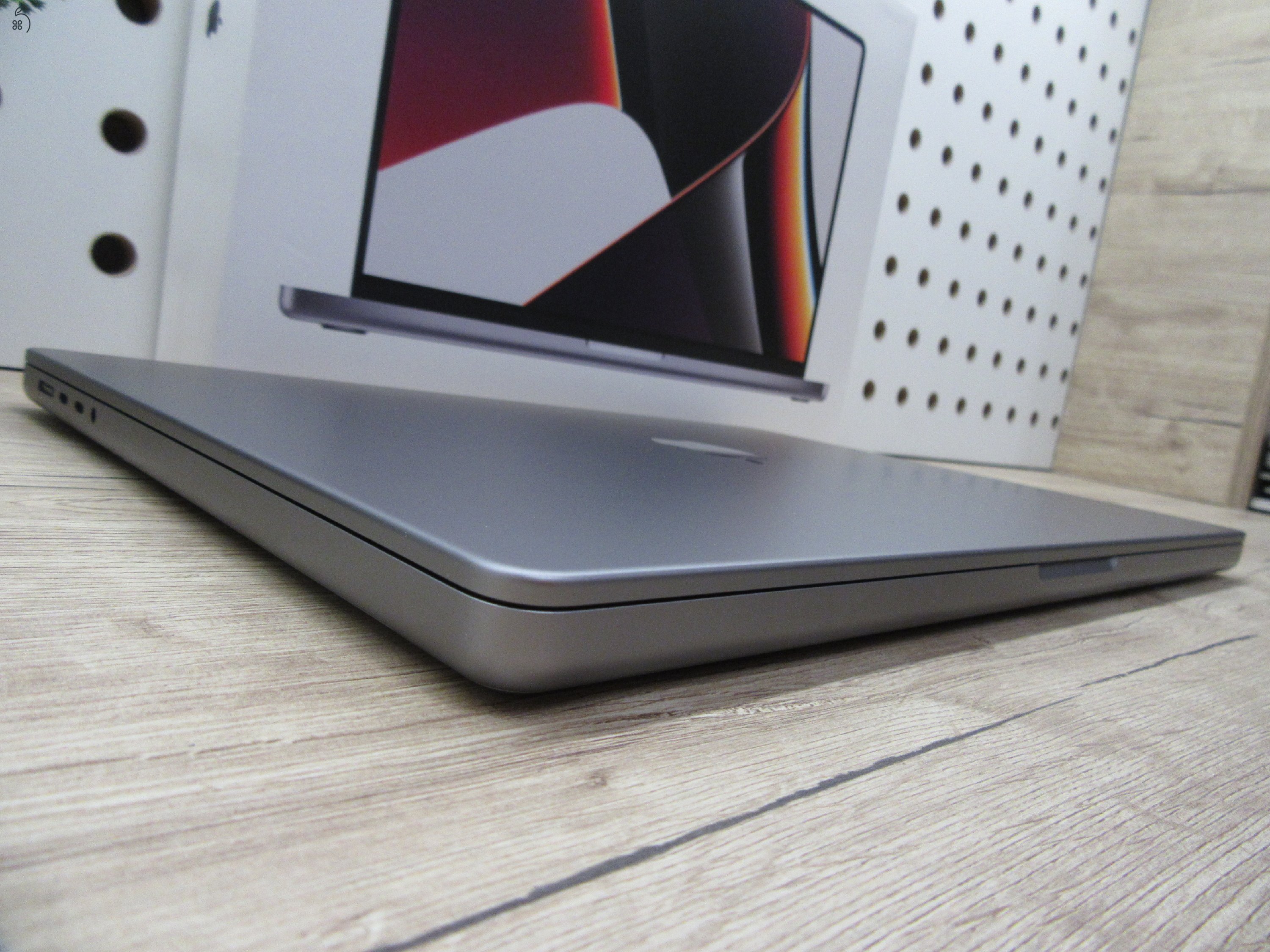 Apple MacBook Pro 16” (2021, M1 Max) – Szinte új állapot, 10 ciklus / 100% akku, Liquid Retina XDR + ProMotion, brutál teljesítmény – 32 GB RAM – 500 GB SSD – Használt, újszerű – 3 hónap garancia