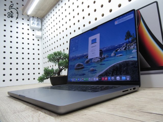 Apple MacBook Pro 16” (2021, M1 Max) – Szinte új állapot, 10 ciklus / 100% akku, Liquid Retina XDR + ProMotion, brutál teljesítmény – 32 GB RAM – 500 GB SSD – Használt, újszerű – 3 hónap garancia