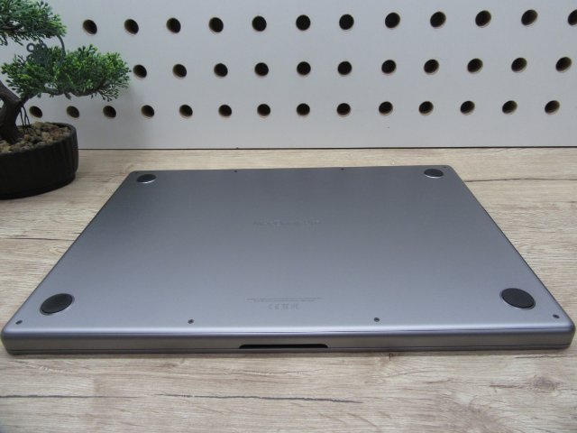 Apple MacBook Pro 16” (2021, M1 Max) – 64 GB RAM + 1 TB SSD, brutál 32-magos GPU, Liquid Retina XDR – Használt, szép állapot – 171 ciklus / 82% akku – 3 hónap garancia