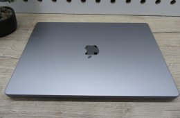 Apple MacBook Pro 16” (2021, M1 Max) – 64 GB RAM + 1 TB SSD, brutál 32-magos GPU, Liquid Retina XDR – Használt, szép állapot – 171 ciklus / 82% akku – 3 hónap garancia