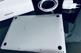 MacBookAir M1 (2020/12) - 16gb ram - 256gb tárhely - 88% akksi - Esztétikai hiba