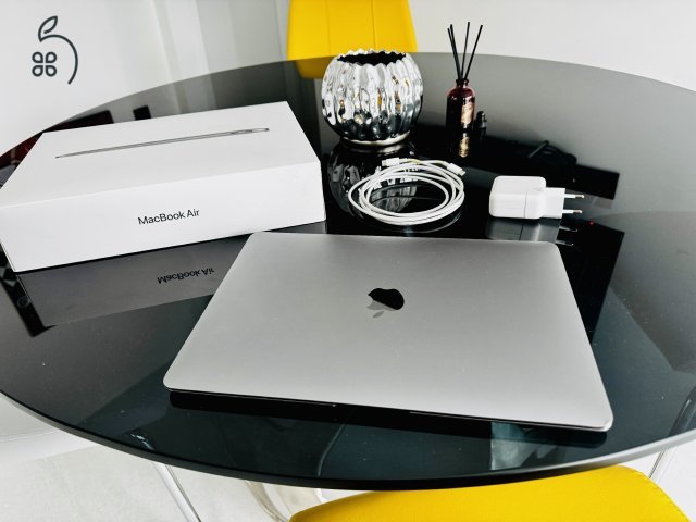 MacBookAir M1 (2020/12) - 16gb ram - 256gb tárhely - 88% akksi - Esztétikai hiba