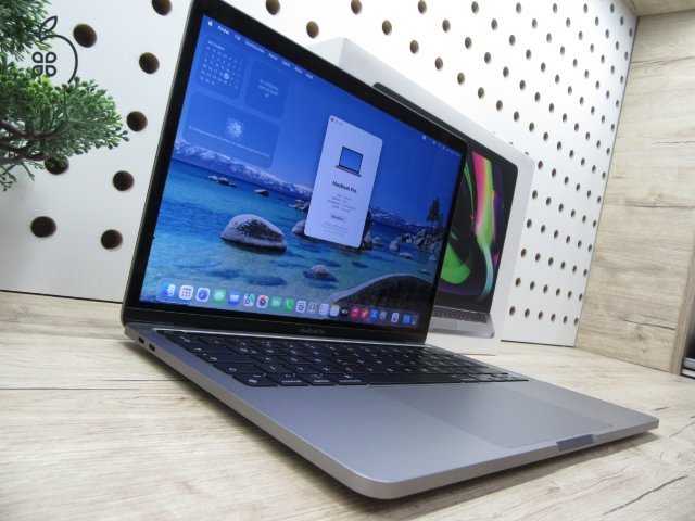 Apple MacBook Pro 13” (2020, M1) – Villámgyors, csendes “mindenes” munkagép – 8 GB RAM – 500 GB SSD – Használt, karcmentes – 3 hónap garancia
