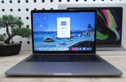 Apple MacBook Pro 13” (2020, M1) – Villámgyors, csendes “mindenes” munkagép – 8 GB RAM – 500 GB SSD – Használt, karcmentes – 3 hónap garancia