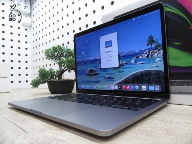Apple MacBook Pro 13” (2020, M1) – Villámgyors, csendes “mindenes” munkagép – 8 GB RAM – 500 GB SSD – Használt, karcmentes – 3 hónap garancia