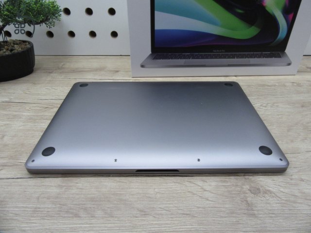 Apple MacBook Pro 13” (2020, M1) – Villámgyors, csendes “mindenes” munkagép – 8 GB RAM – 500 GB SSD – Használt, karcmentes – 3 hónap garancia