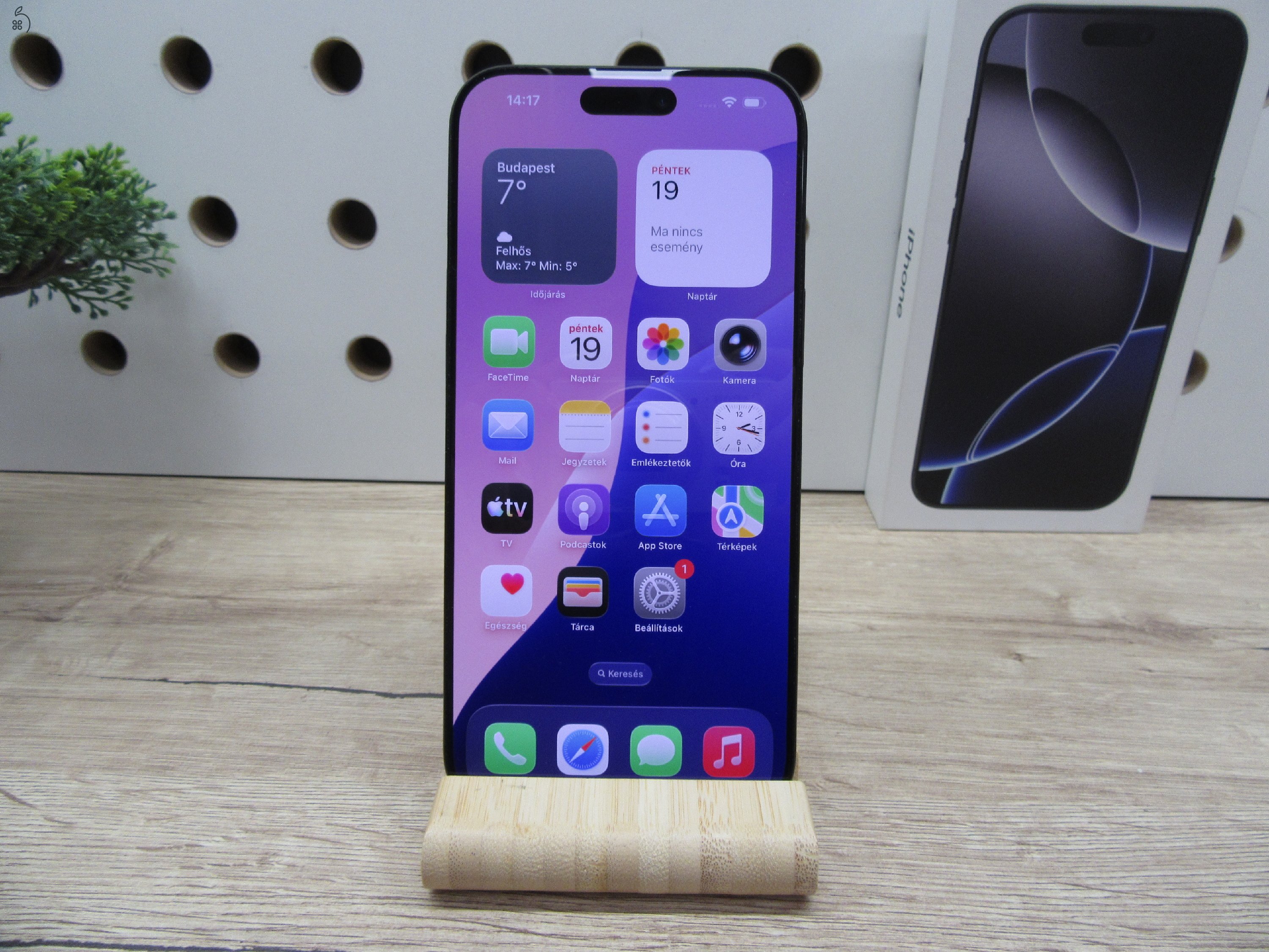 Apple iPhone 16 Pro Max – Black Titanium – 6,9” ProMotion 120 Hz, A18 Pro, 5× zoom – 256 GB – Használt, karcmentes – 98% akku – Garanciás 2027. 10. 28-ig