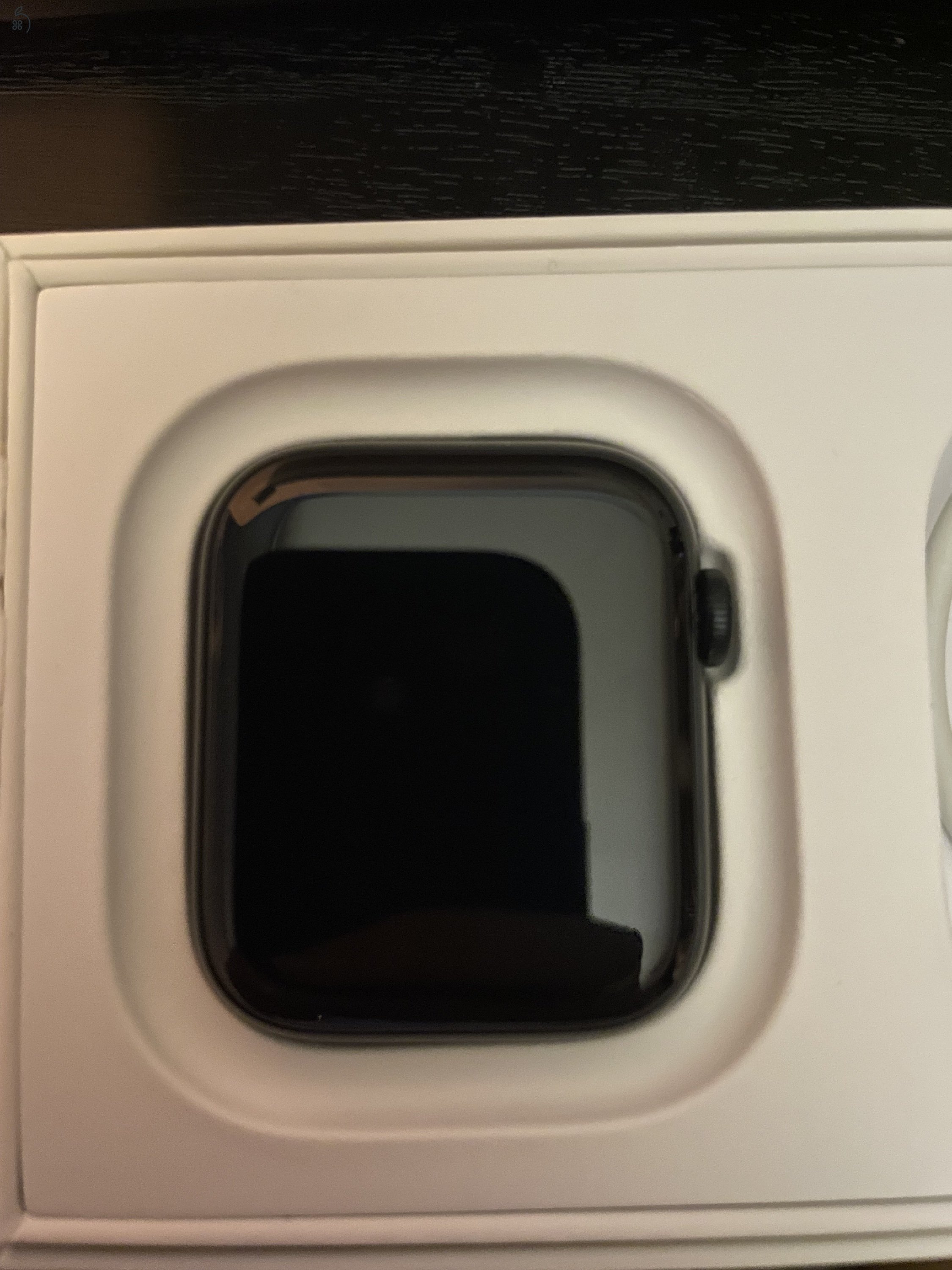 Apple Watch SE 2022, 44mm, GPS, éjfekete.