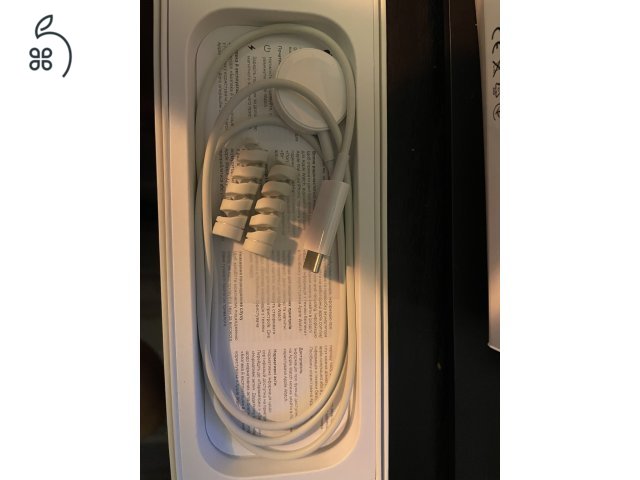 Apple Watch SE 2022, 44mm, GPS, éjfekete.