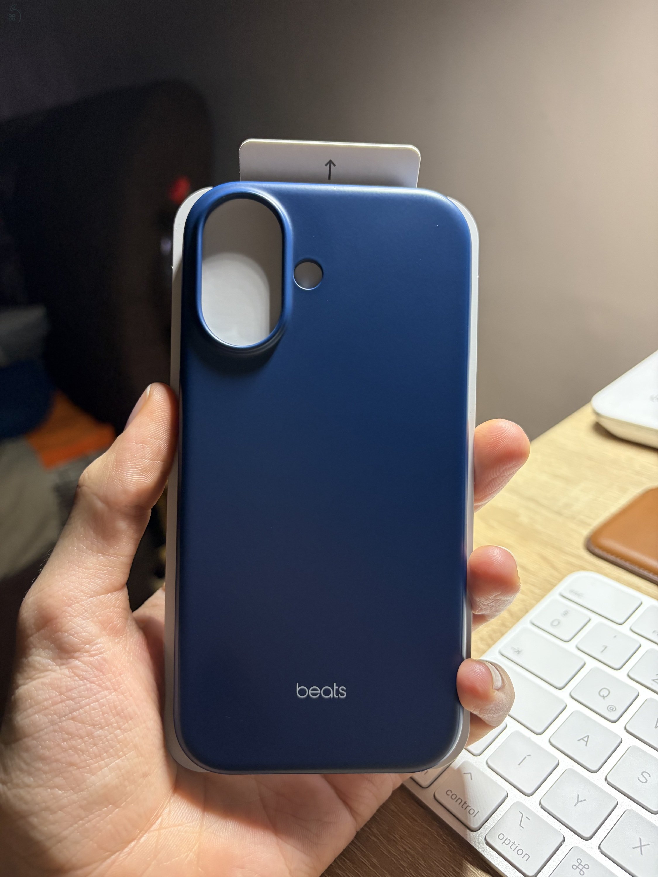 Újszerű gyári Apple Beats telefontok Iphone 17 készülékhez + ajándék Iphone 13 Pro Max tok