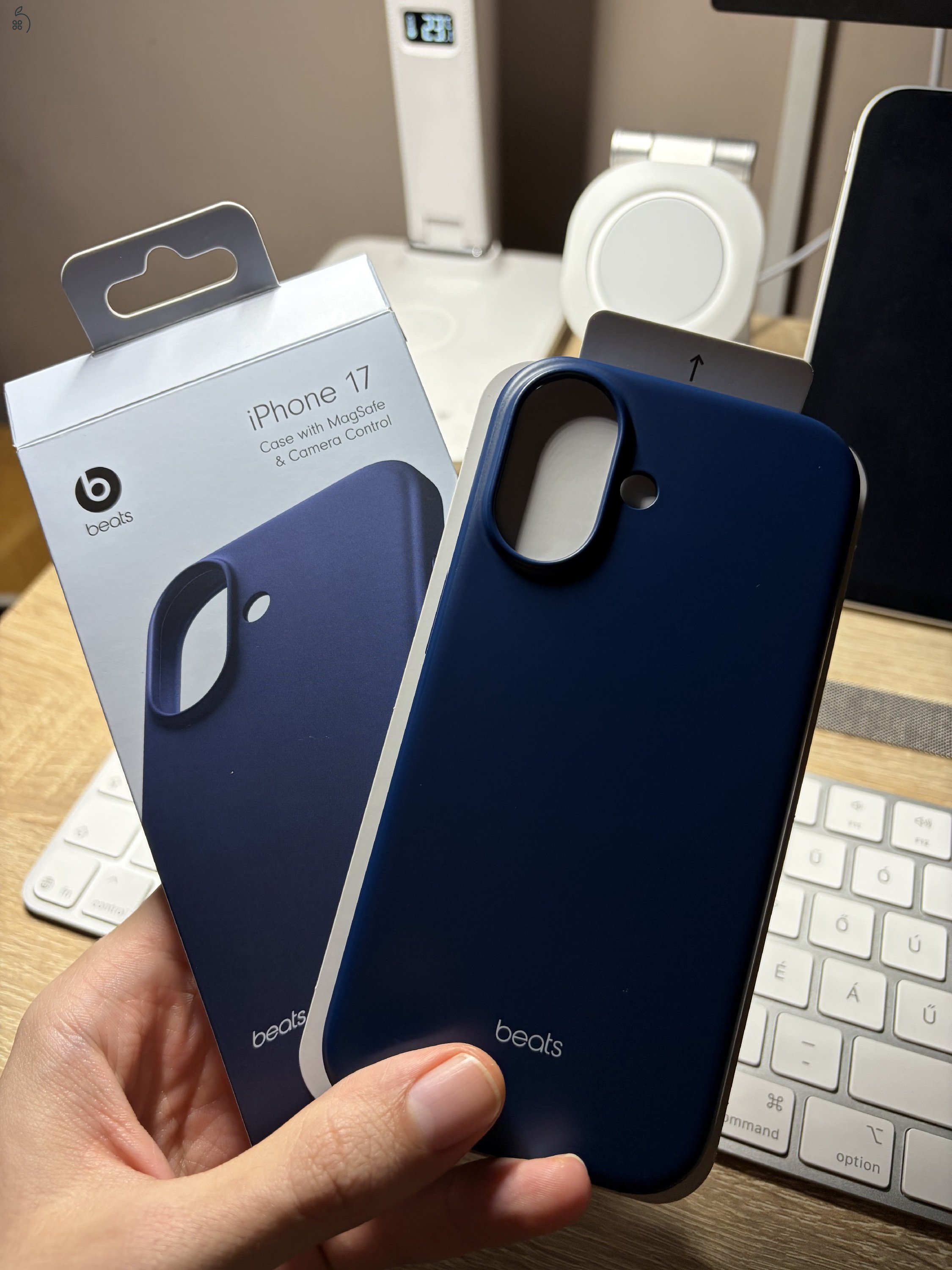 Újszerű gyári Apple Beats telefontok Iphone 17 készülékhez + ajándék Iphone 13 Pro Max tok