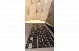 MacBook Air M1 - tokkal, kijelzővédő fóliával - karcmentes állapot