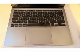 MacBook Air M1 - tokkal, kijelzővédő fóliával - karcmentes állapot