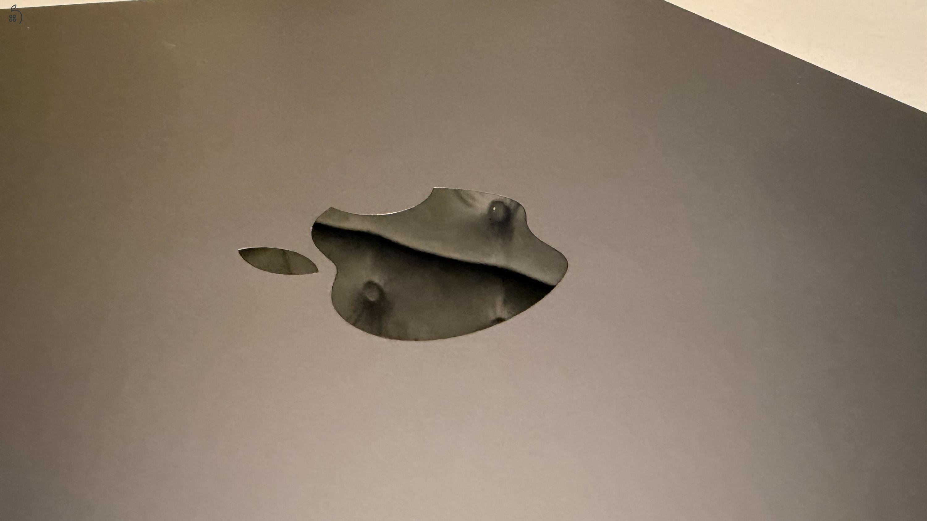 MacBook Air M1 - tokkal, kijelzővédő fóliával - karcmentes állapot