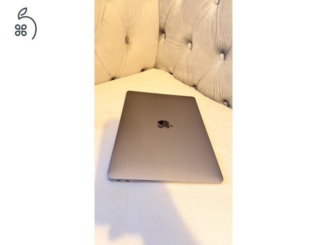 MacBook Air M1 - tokkal, kijelzővédő fóliával - karcmentes állapot