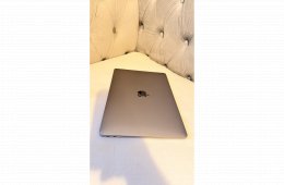 MacBook Air M1 - tokkal, kijelzővédő fóliával - karcmentes állapot