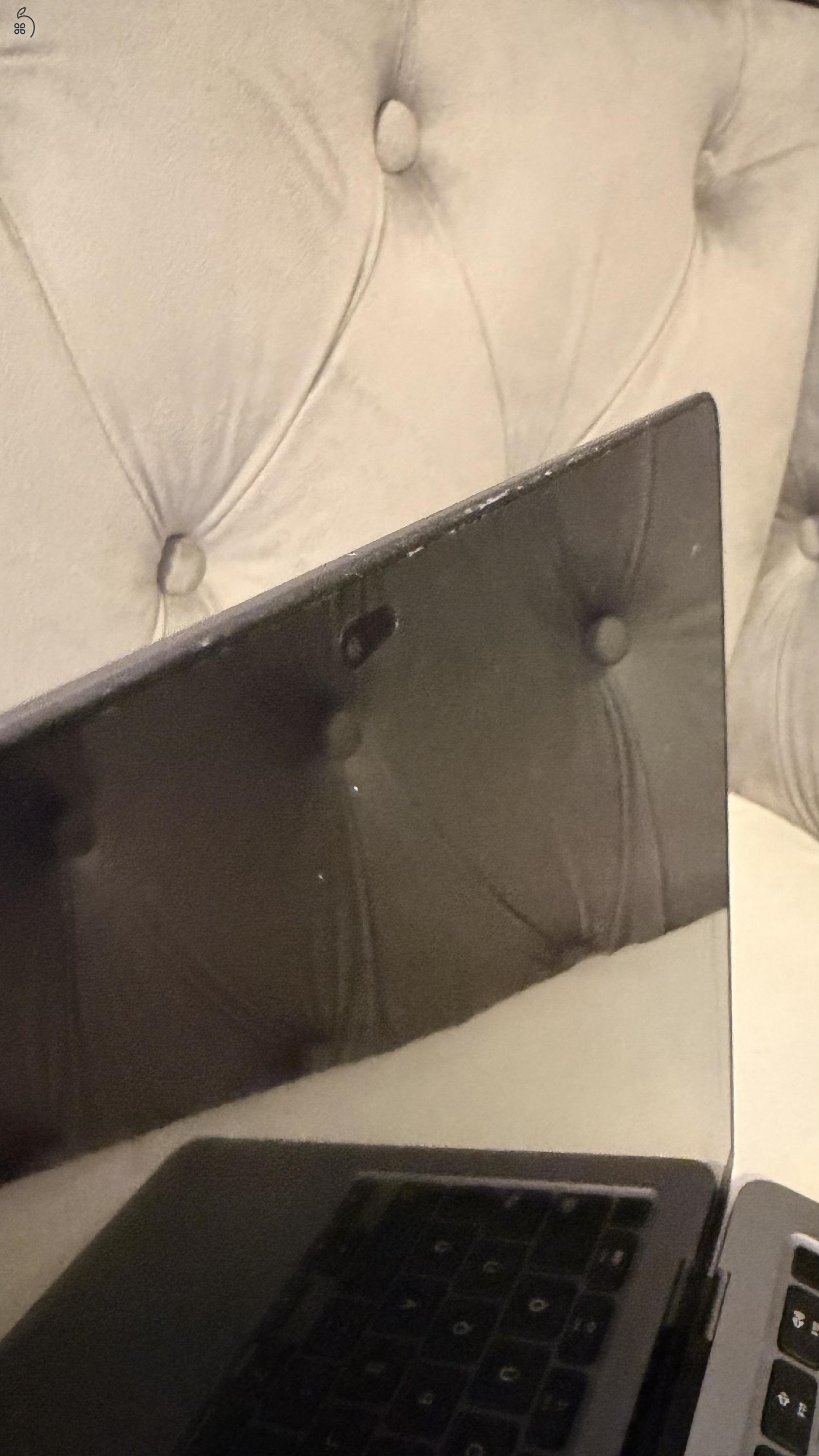 MacBook Air M1 - tokkal, kijelzővédő fóliával - karcmentes állapot