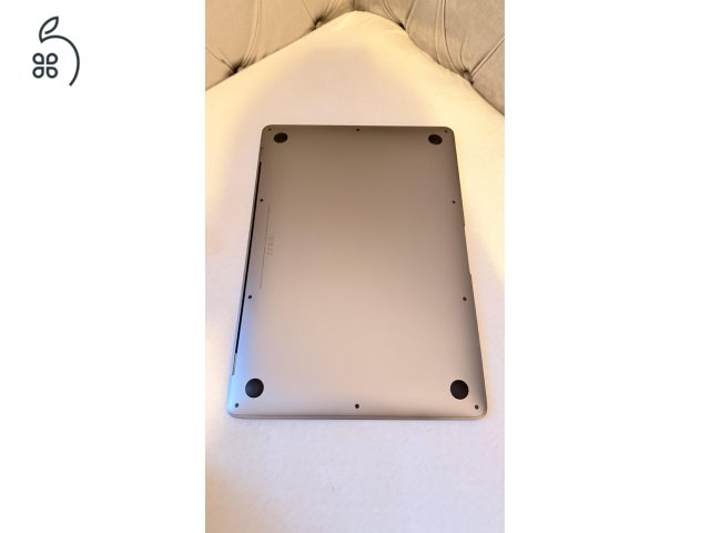 MacBook Air M1 - tokkal, kijelzővédő fóliával - karcmentes állapot