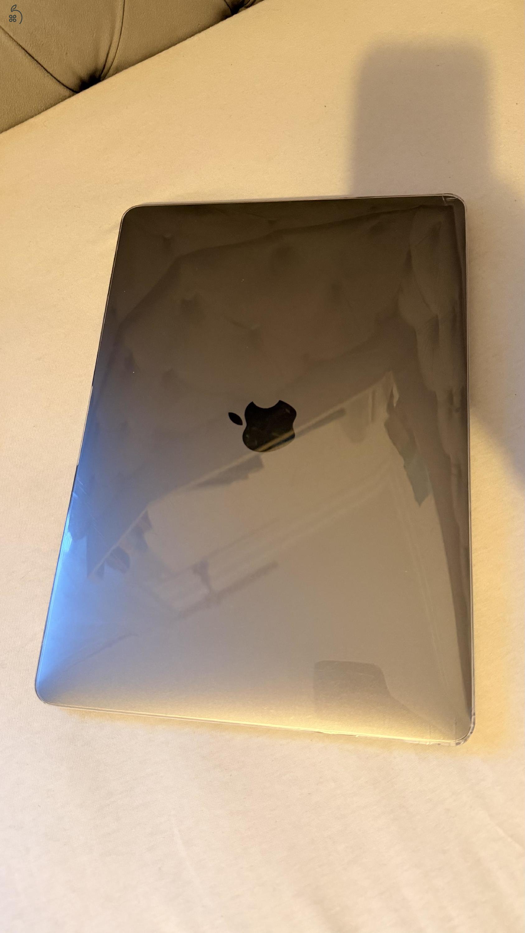 MacBook Air M1 - tokkal, kijelzővédő fóliával - karcmentes állapot