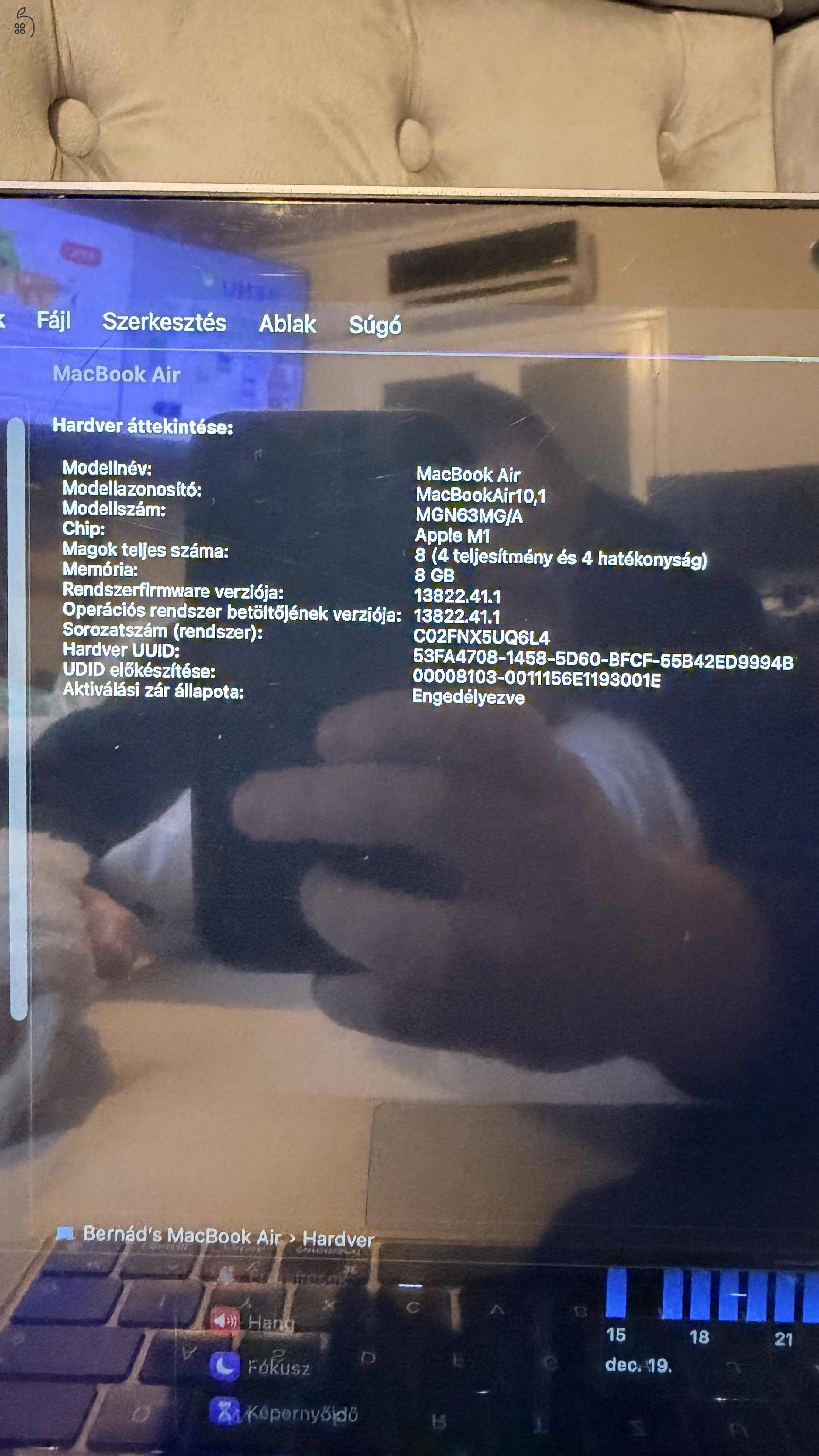 MacBook Air M1 - tokkal, kijelzővédő fóliával - karcmentes állapot