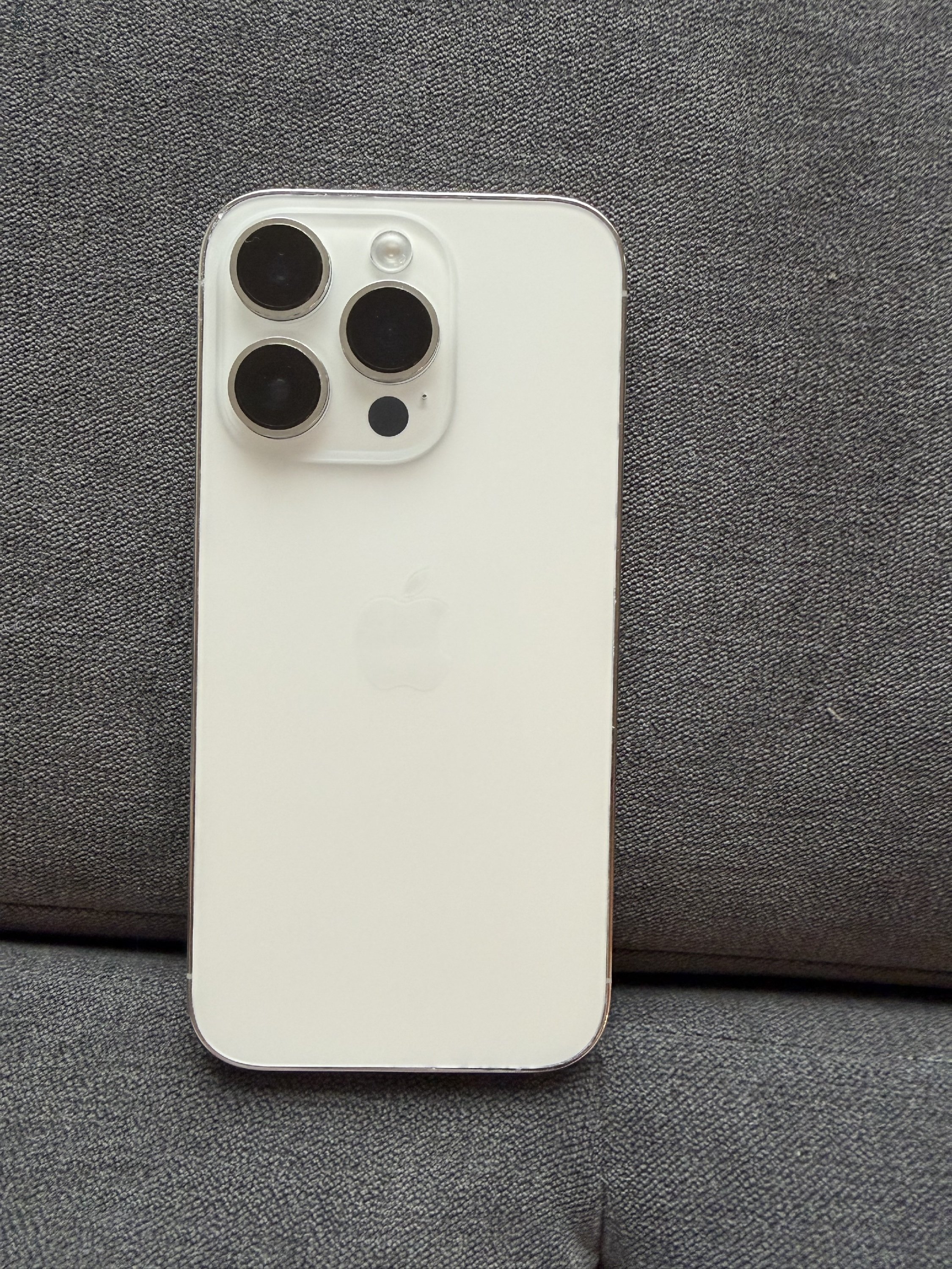 Újszerű Iphone 14Pro, 128gb, 100% akksi, számlával, garanciàval 