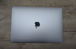 Apple MacBook Air 13” (2020, M1) – Szuperkönnyű, brutál gyors, 95% akkuval majdnem új élmény – 8 GB RAM – 256 GB SSD – Használt, szép állapot – 3 hónap garancia