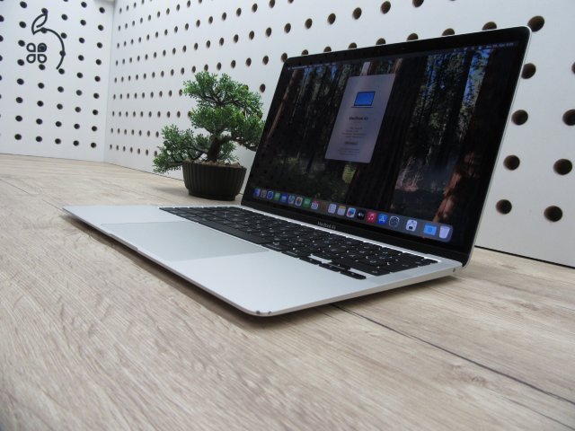Apple MacBook Air 13” (2020, M1) – Szuperkönnyű, brutál gyors, 95% akkuval majdnem új élmény – 8 GB RAM – 256 GB SSD – Használt, szép állapot – 3 hónap garancia