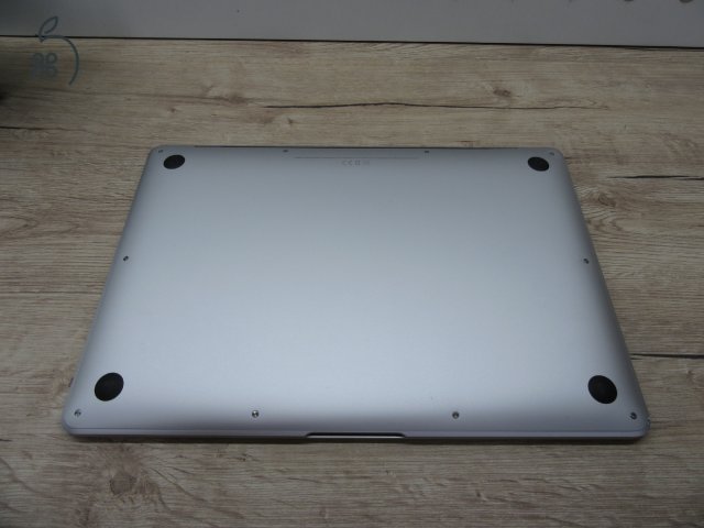Apple MacBook Air 13” (2020, M1) – Szuperkönnyű, brutál gyors, 95% akkuval majdnem új élmény – 8 GB RAM – 256 GB SSD – Használt, szép állapot – 3 hónap garancia