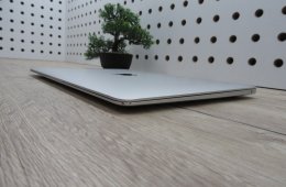 Apple MacBook Air 13” (2020, M1) – Szuperkönnyű, brutál gyors, 95% akkuval majdnem új élmény – 8 GB RAM – 256 GB SSD – Használt, szép állapot – 3 hónap garancia